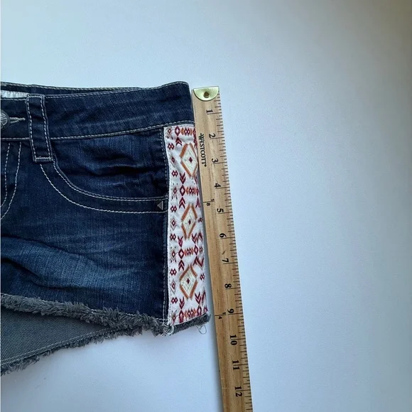 Daytrip Womens Denim Shorts Size 27 Dark Wash Embroidered Distressed Western - Picture 8 of 12